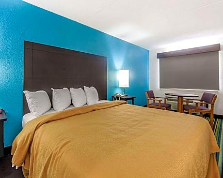 1 King Bed Nonsmoking