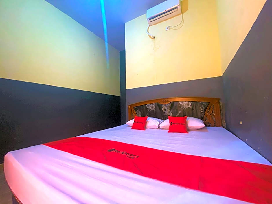 RedDoorz @ Wisma Sentosa Palopo
