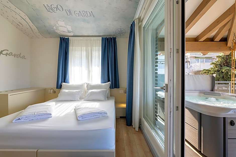 Hi Hotels Torbole - Heated Outdoor Pool & Spa