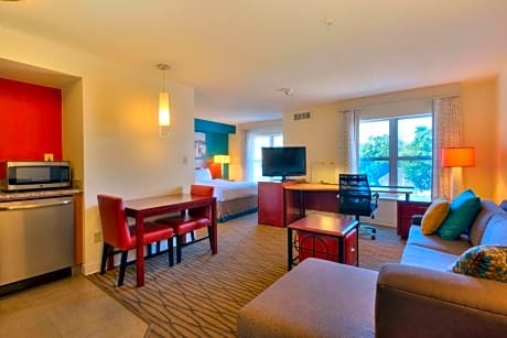 Studio, 1 Queen, Sofa bed