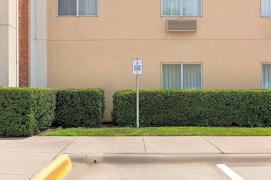 Super 8 by Wyndham Grapevine/DFW Airport Northwest