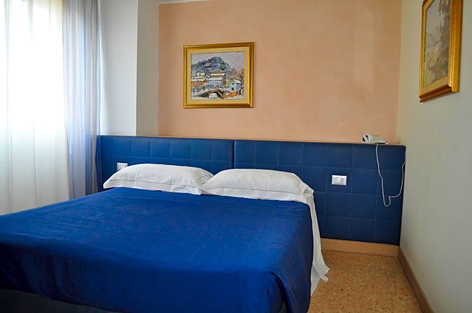 Photo 1 of 13 of 1 Double Bed or 2 Beds