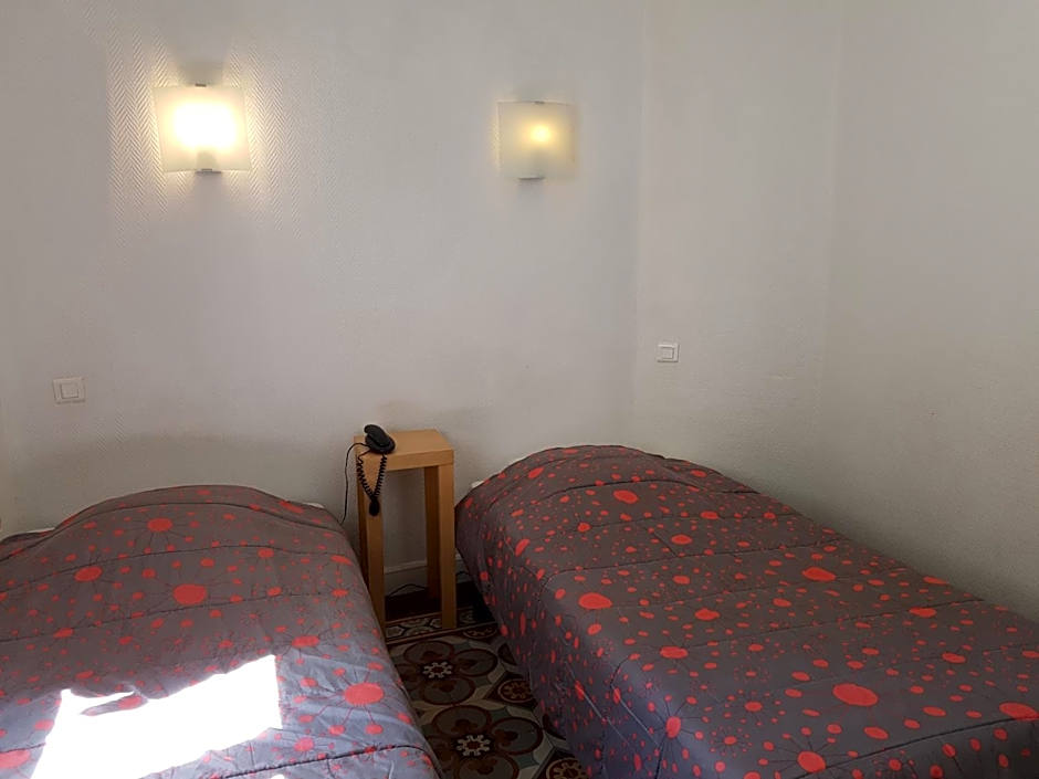 Hôtel Des Poètes avec parking sur réservation