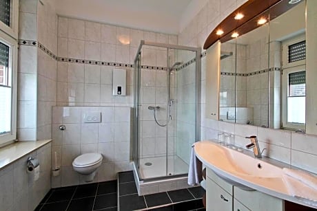 Deluxe Double Room with Shower