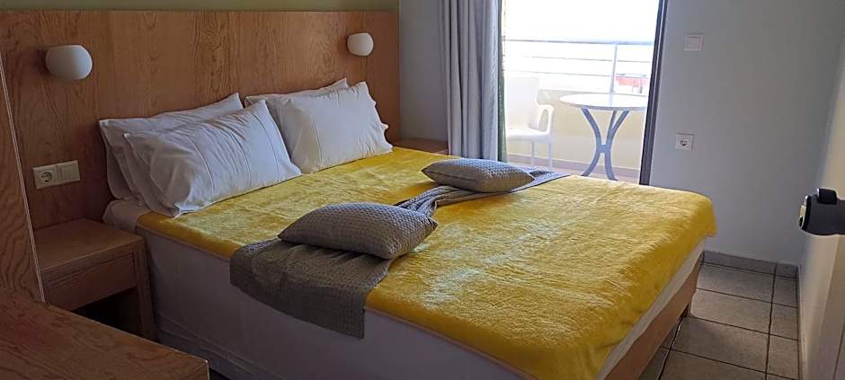 Vetoulas Suites n Studios in Stalos beach