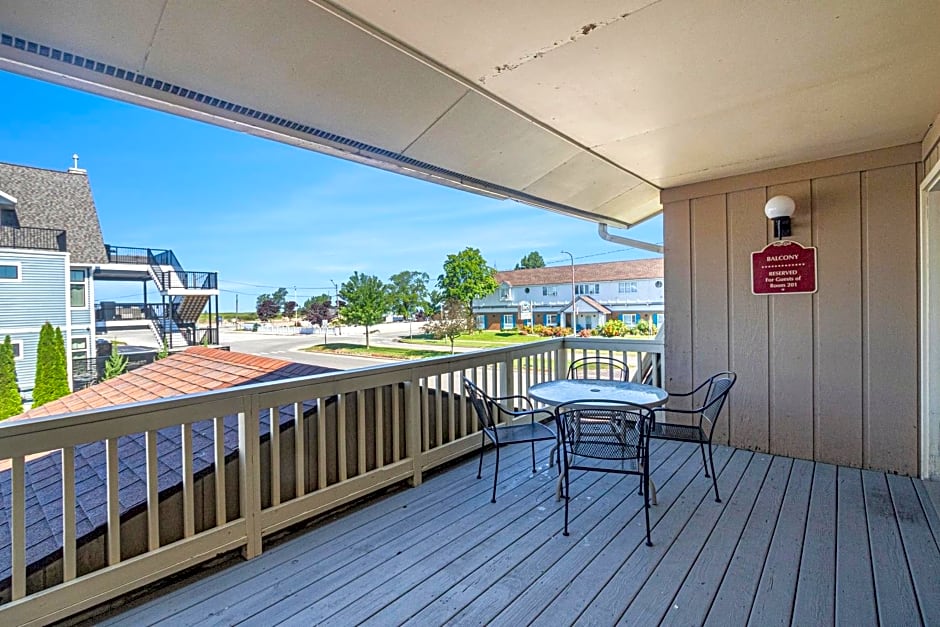 Ludington Pier House