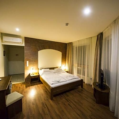 Viktor Bor- és Vendégház****