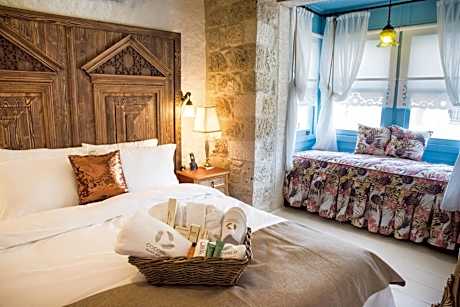 Deluxe Double Room with Bay Window