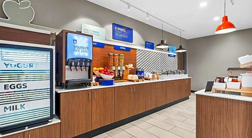 Holiday Inn Express & Suites Joplin Southeast