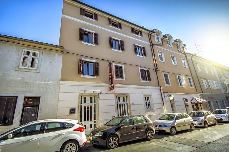 City point rooms & more