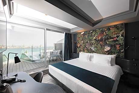 Deluxe Double or Twin Room with Sea View and Terrace