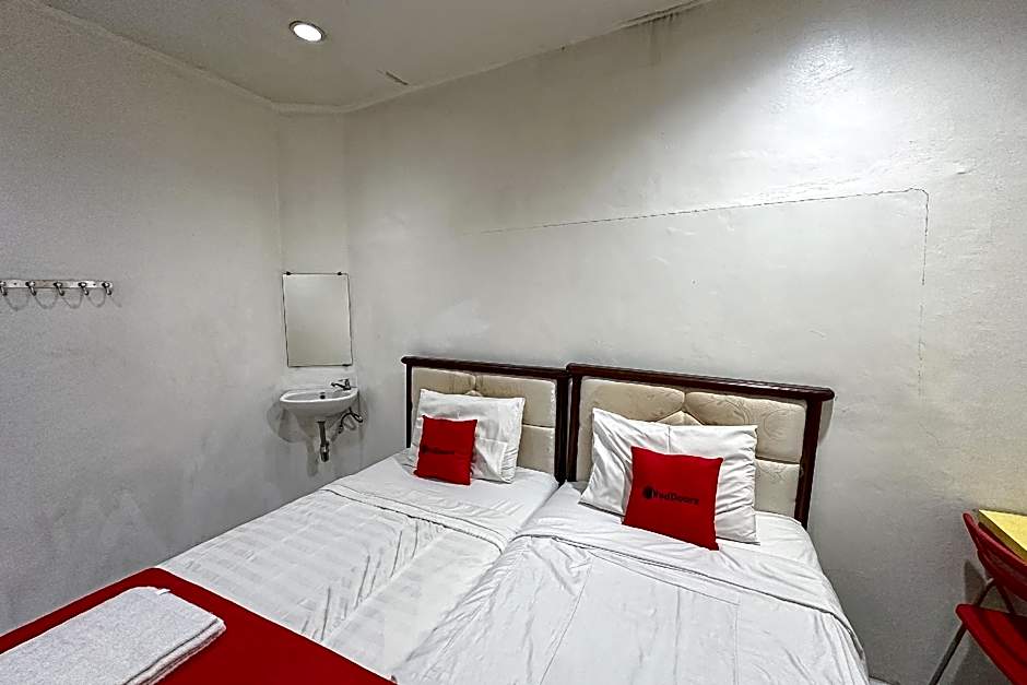 RedDoorz @ Taman Galaxy Bekasi