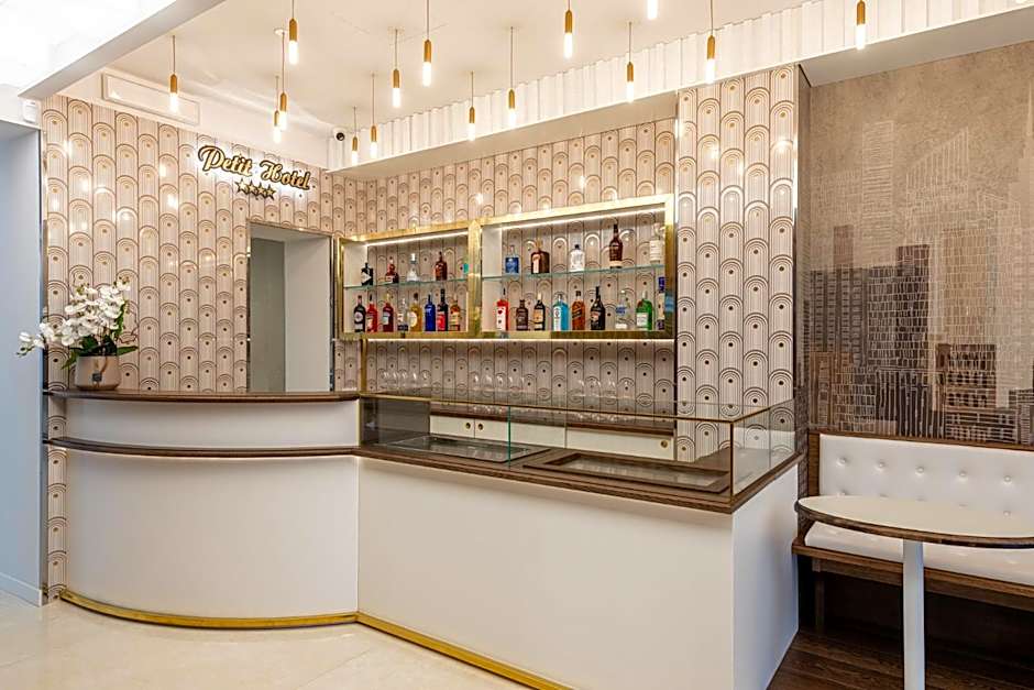 Petit Hotel