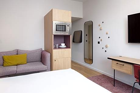 1 KING BED