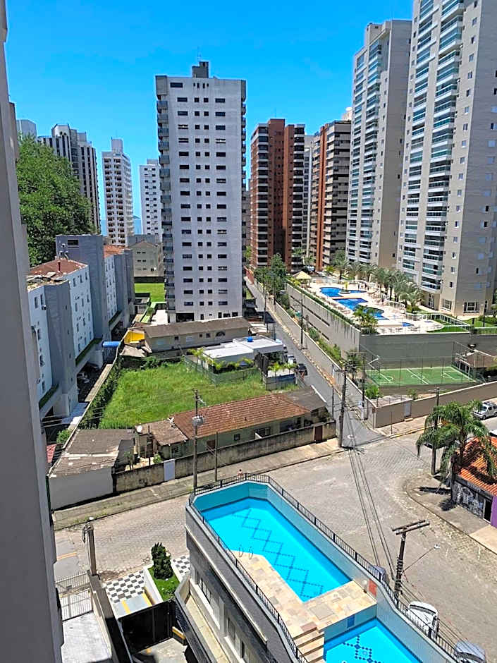 Apto com PISCINA 2 quadras da praia