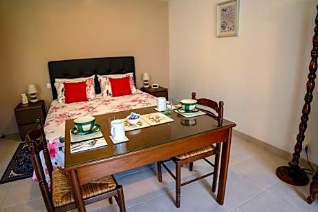 Deluxe Double Room with Shower