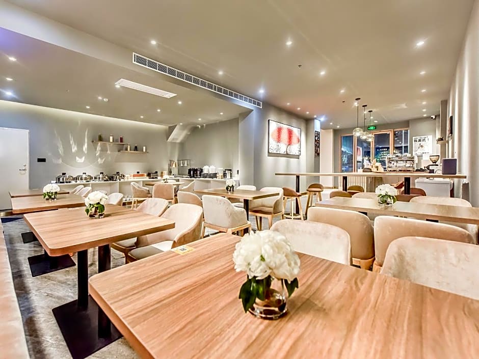 Boman Hotel Maoming High-speed ​​Railway Station South Aiqinghai Shopping Park