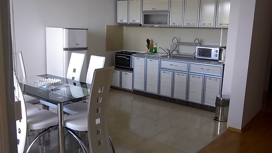 MARINA REZIDENCE ***