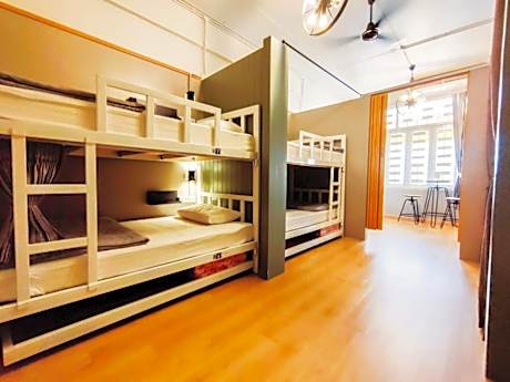 Bed in 10-Bed Mixed Dormitory Room