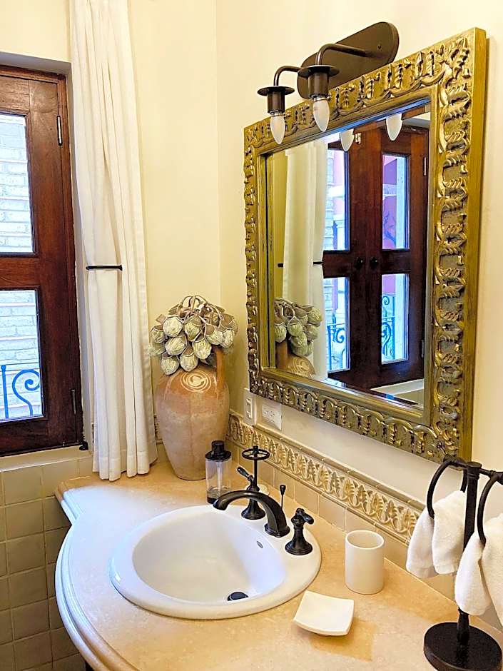 Exclusive Luxury Guest Center House