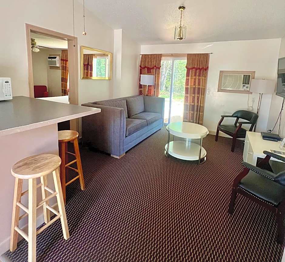 Saco River Motor Lodge & Suites