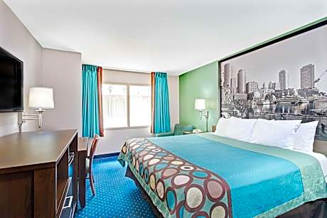 1 King Bed Non-Smoking