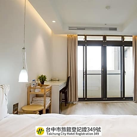 Mini West Hotel