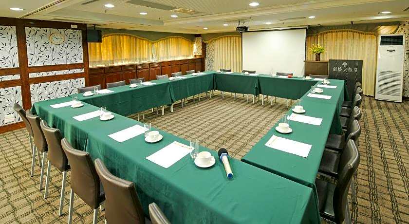 Cambridge Tainan Hotel