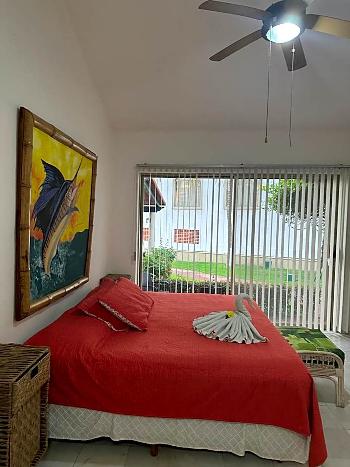 HAB PTa B ÁREA DE VILLAS DENTRO DEL HOTEL Junto al Krystal EN IXTAPA WIFI 2A 1M Con playa