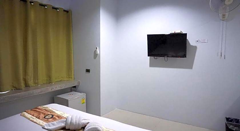 C2U Hotel Uthai Thani