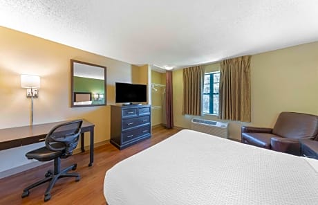 1 Bedroom Suite Queen Non-Smoking