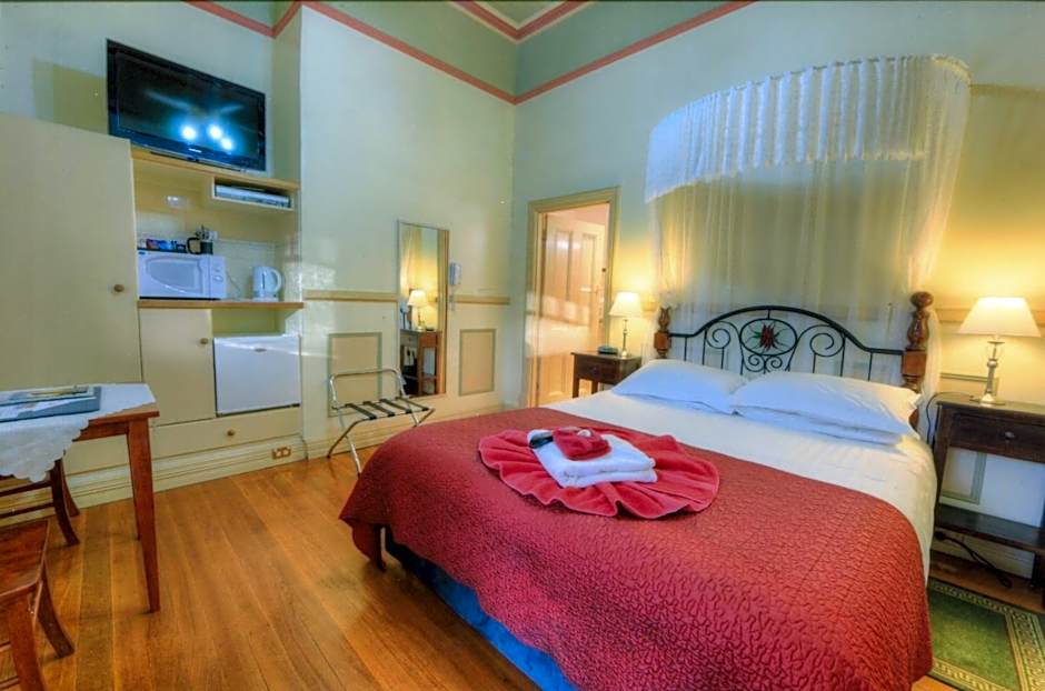 The Lodge Outback Motel