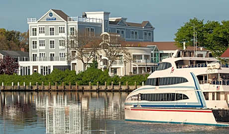 Hyannis Harbor Hotel