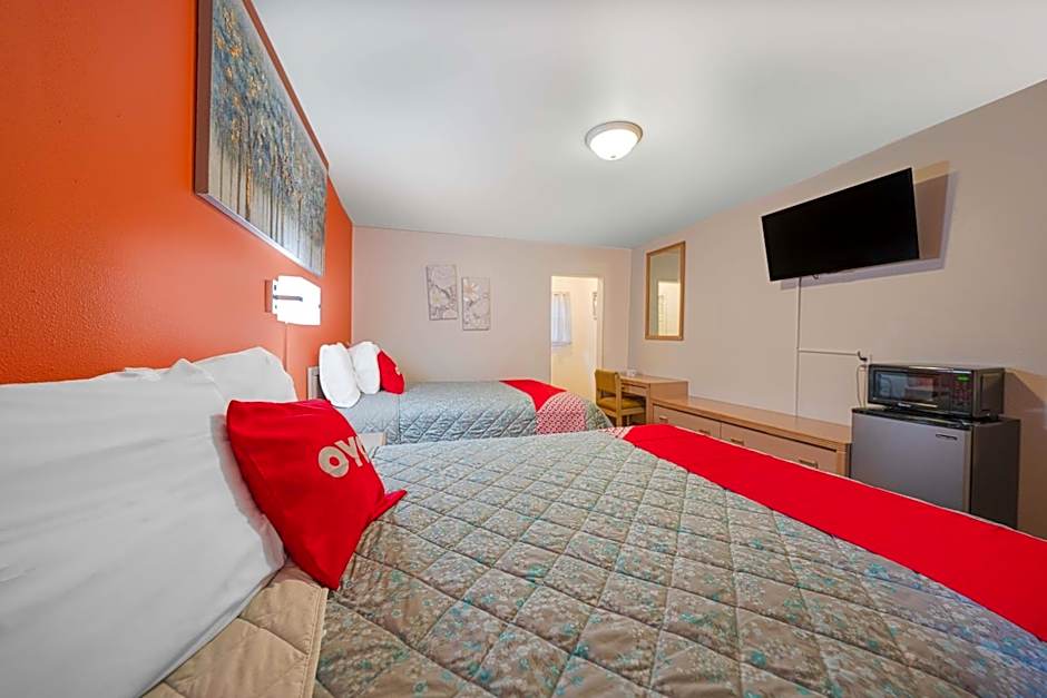 Royal Gateway Motel by OYO