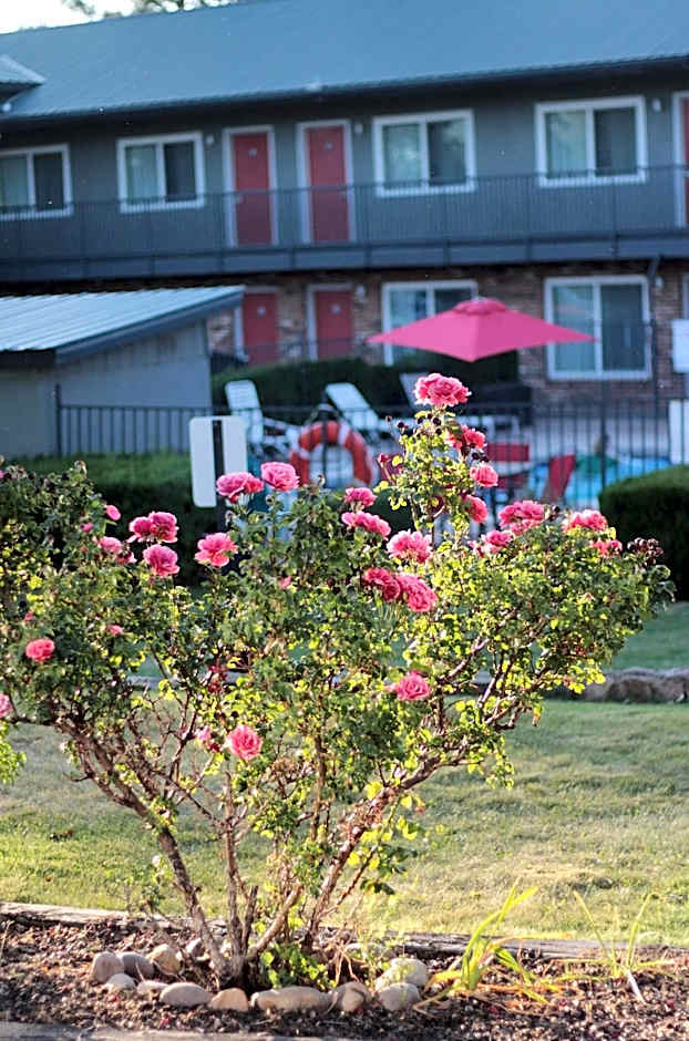 Days Inn by Wyndham Show Low