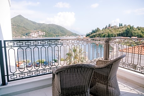 TWO BEDROOM DELUXE APARTMENT