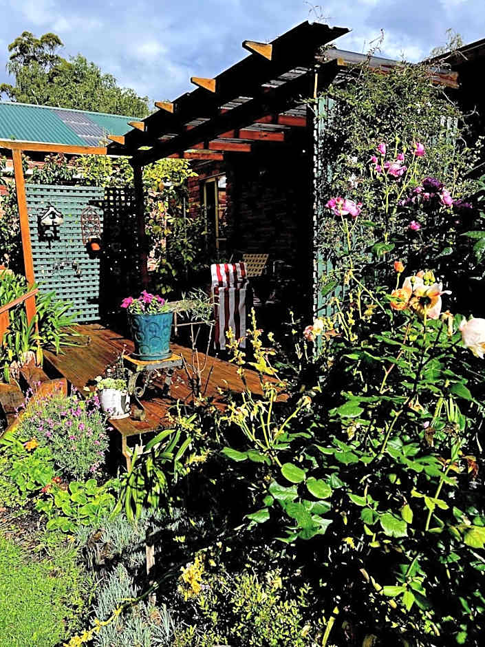 Green Gables B&B Waterfront Apartment or Garden Studio