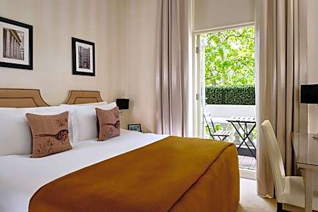 Executive Double Balcony, Guest room, 1 King, City view, Balcony