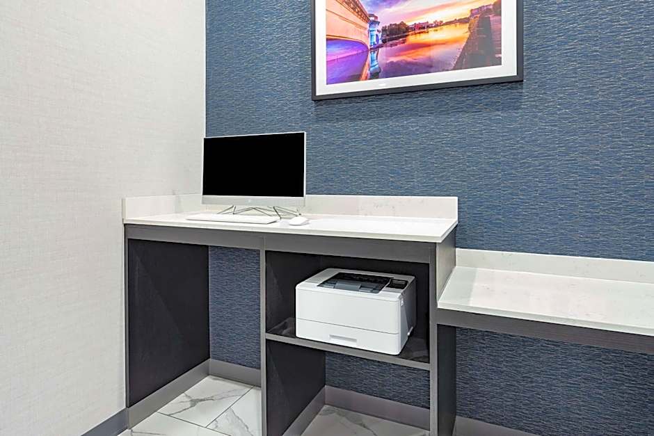 LaQuinta Suites by Wyndham South Bend Notre Dame Area