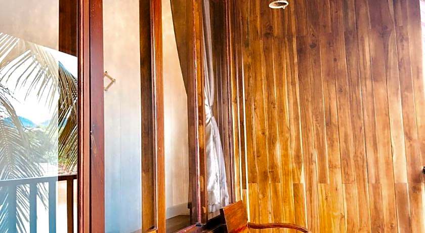 Merry Riverside Hotel