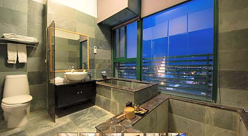 Jiaosi Twenty-one Hotspring Inn