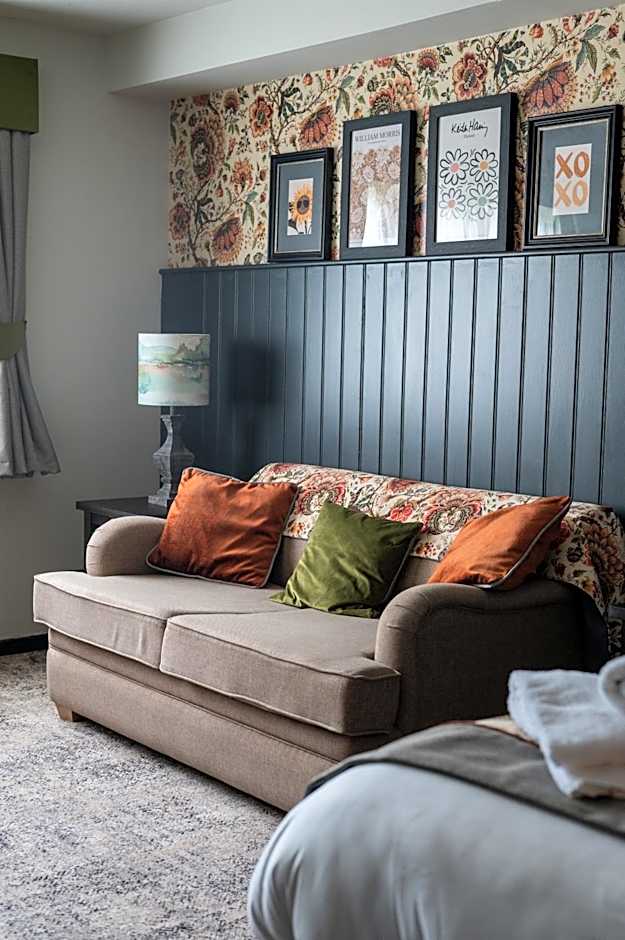 Cat & Lion Country Pub and Hotel