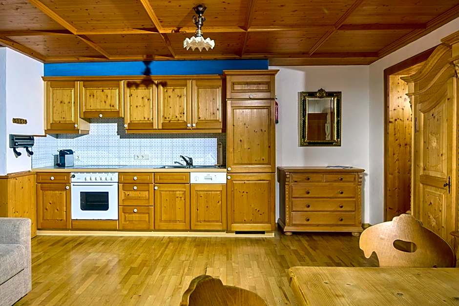 Alt Montafon Hotel Appartements by Pferd auf Wolke