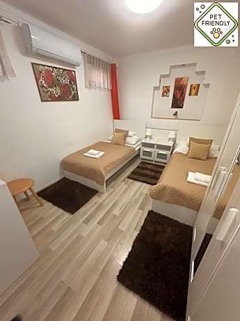 Main Building - Pet-friendly twin apartment