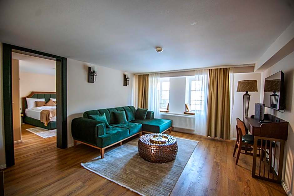 Photo 1 of 9 of Suite, Lake View