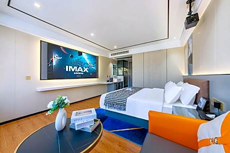 Movie Queen Room