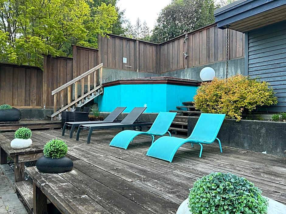 Cypress: Private Bedroom/Bathroom/Office, with Shared Pool, Hot tub