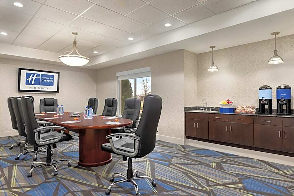 Holiday Inn Express Hotel & Suites Opelika Auburn By IHG