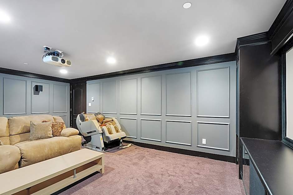 Luxurious Multi-Family Home in Vancouver West, 10 Mins Downtown