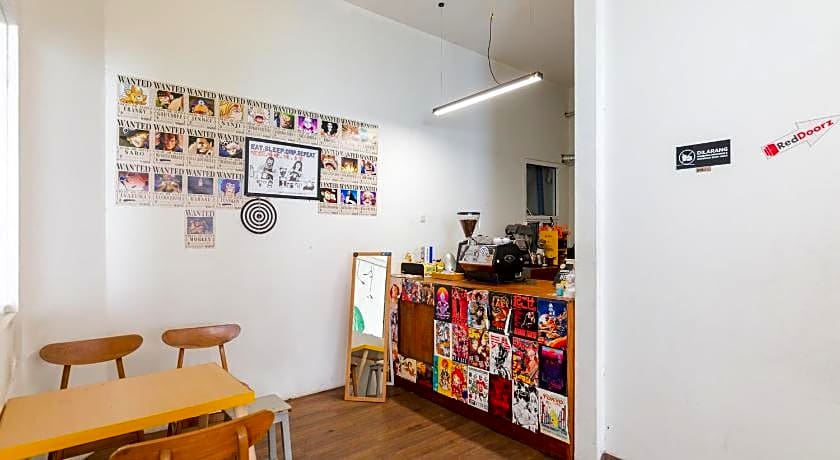 RedDoorz Plus Syariah near Mall Pondok Indah